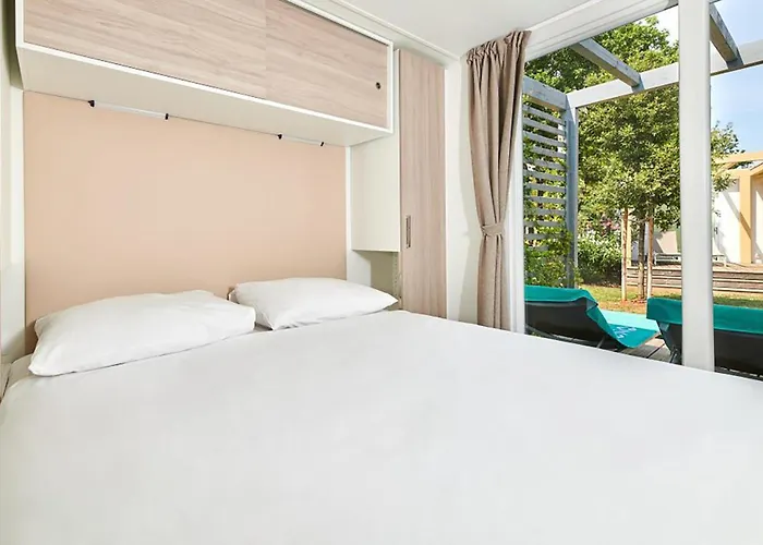 Gorgeous Stacaravan In Camping Umag