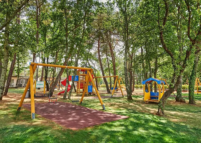 Gorgeous Stacaravan In Camping Umag
