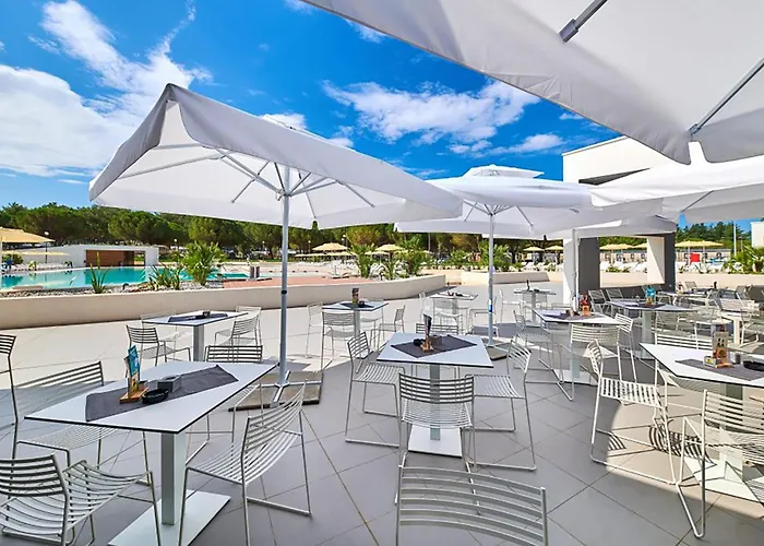 Gorgeous Stacaravan In Camping Umag