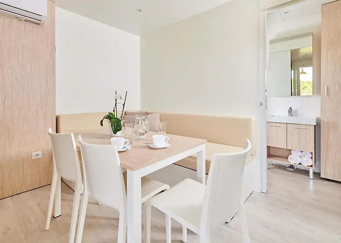 Gorgeous Stacaravan In 4* Umag